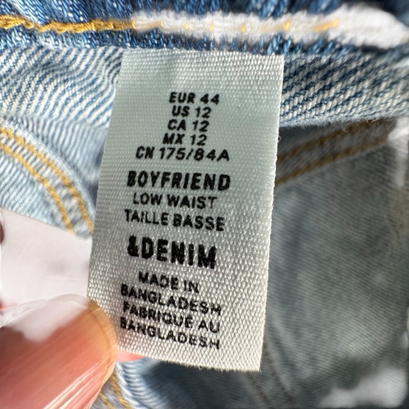 H&M Boyfriend Distressed Jeans Women’s Size 12 Light Wash Ripped Button Fly - Picture 5 of 10